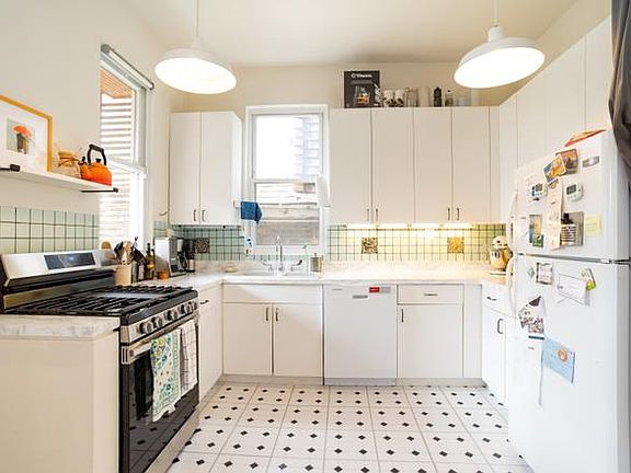 4th image of 1926 N Wolcott Ave APT 2