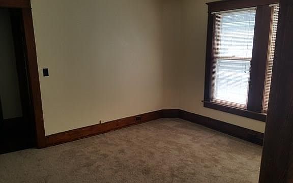 4th image of 227 Lynwood Ave