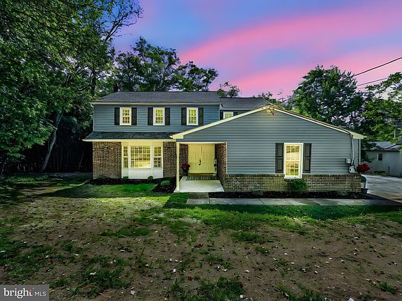 3rd image of 105 Ferry Ln