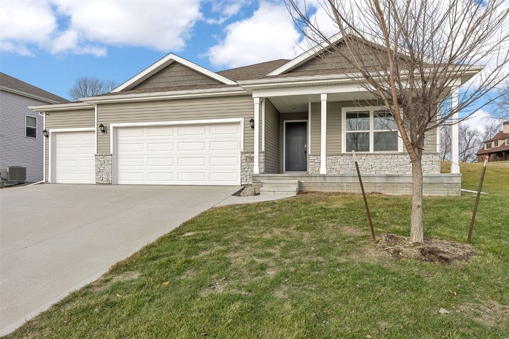 701 Prairie View Dr, West Branch, IA - View 2