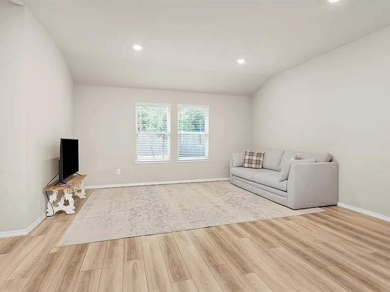 312 Pecos Dr — Photo 19