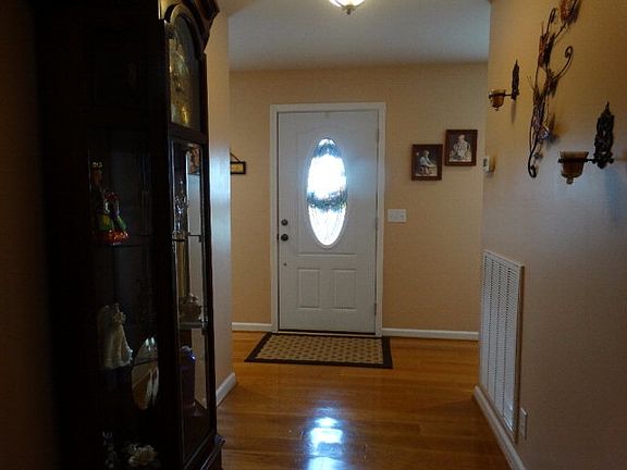 2nd image of 1302 Turnberry Pl