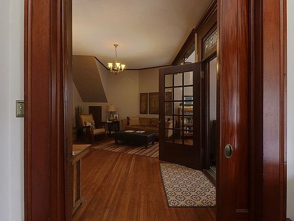 3rd image of 806 E Washington St