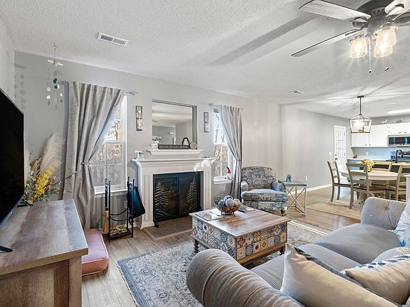 5th image of 1 Queensborough Cir