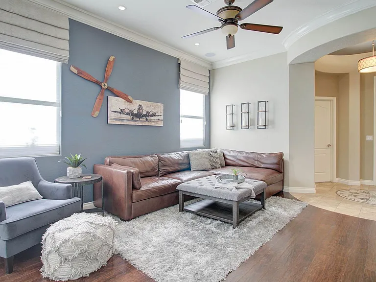1833 W Periwinkle Way — Photo 15