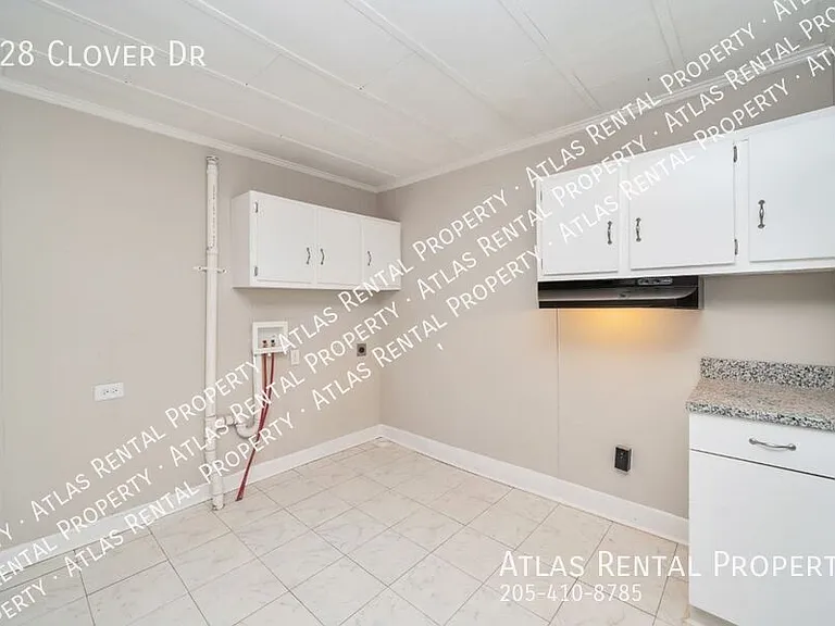 828 Clover Dr — Photo 17