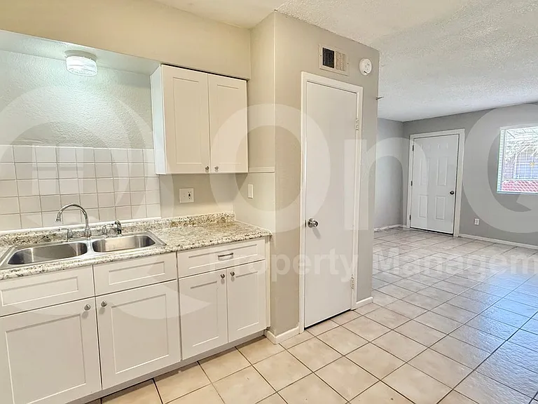 1861 N Center St #2 — Photo 8