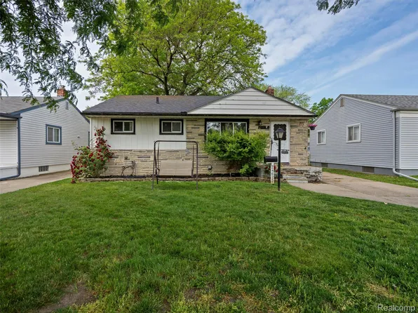 24625 Hayes Ave, Eastpointe, MI 48021