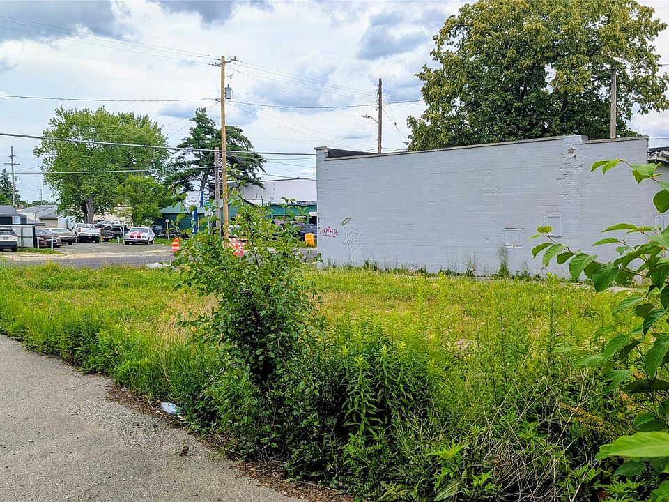 2nd image of 2620 Davison Rd