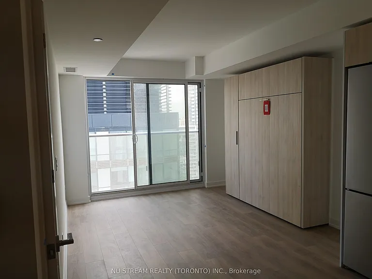 501 Yonge St #2504 — Photo 4
