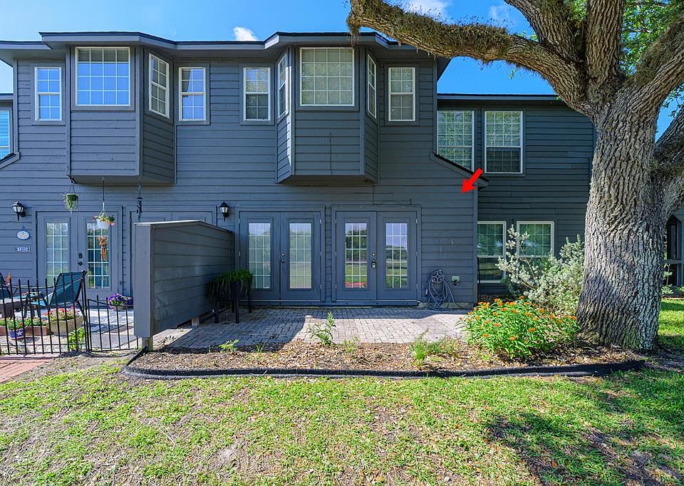 1st image of 210 Oak St #1203