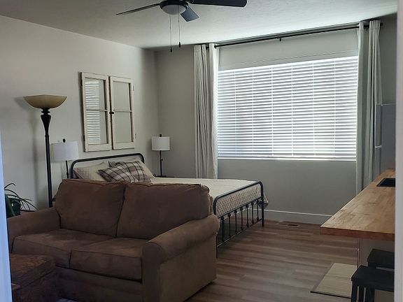 3rd image of 1097 E Whitetail Ct