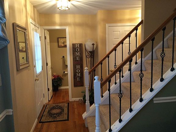 5th image of 2206 Forest Lawn Dr