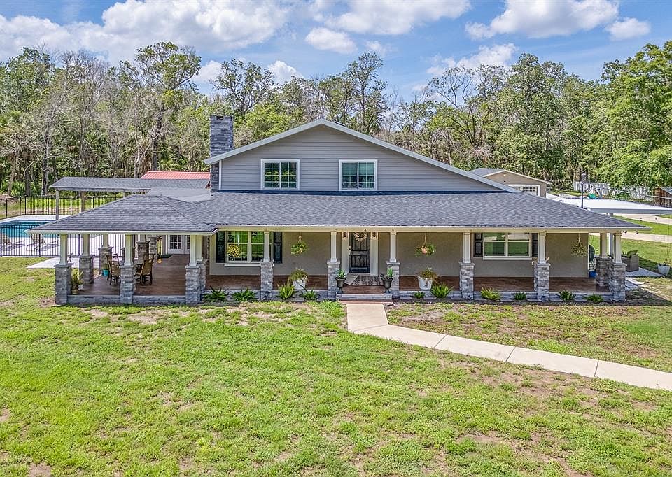 1st image of 322 Pasaje Ave