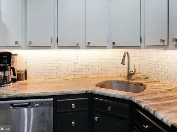 76 W Bluebell Ln, Mount Laurel, NJ 08054