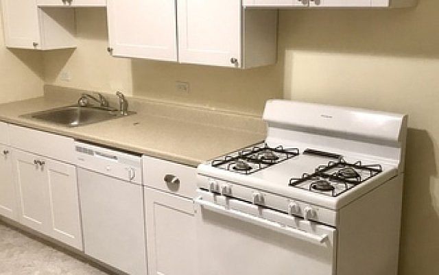 2nd image of 3247 N Broadway St APT 2B