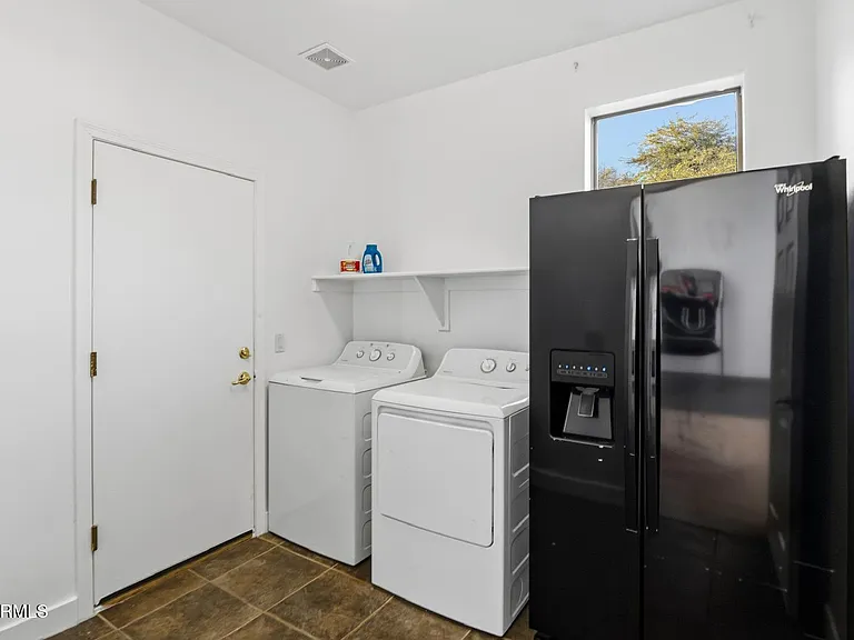 220 W Beechnut Pl — Photo 37
