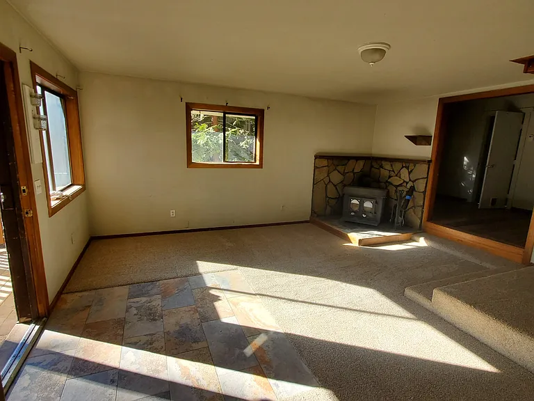 8695 Golden Ave — Photo 5