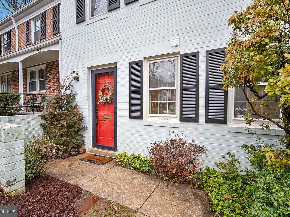 1st image of 784 Azalea Dr #15