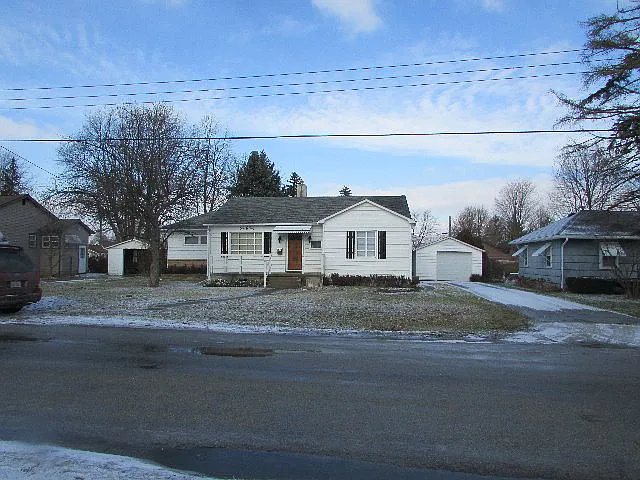 205 Ohio Ave photo 1