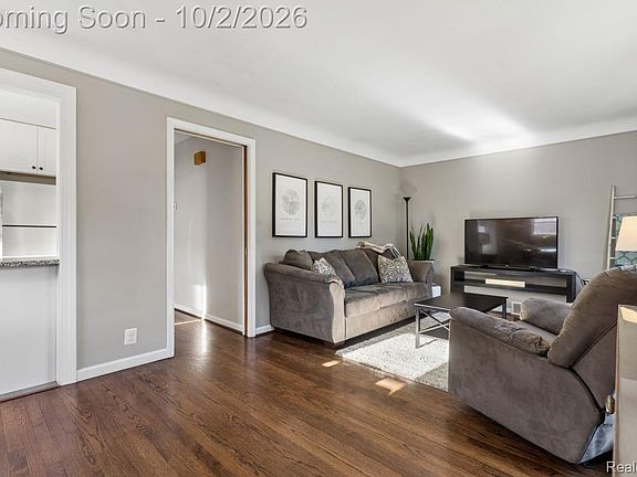 5th image of 22644 Ridgeway St