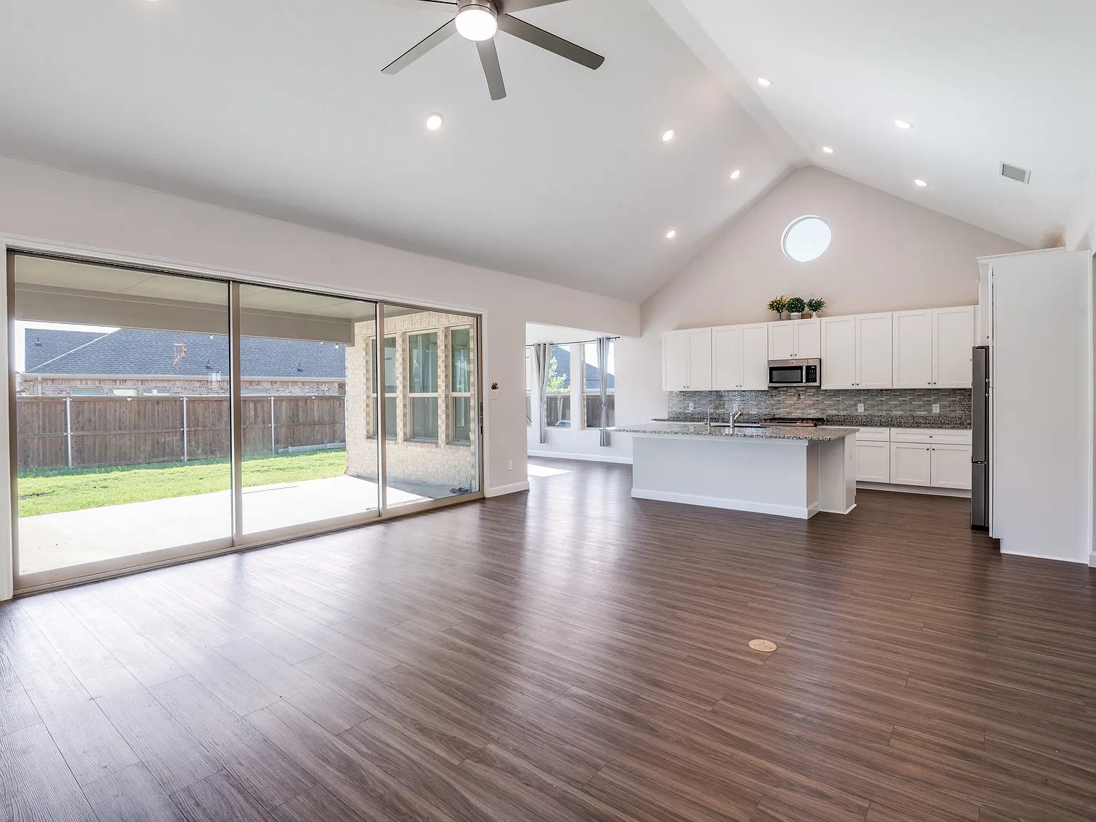 4 bed, 3.5 bath, 3471 sqft, $4,300 — Photo 3