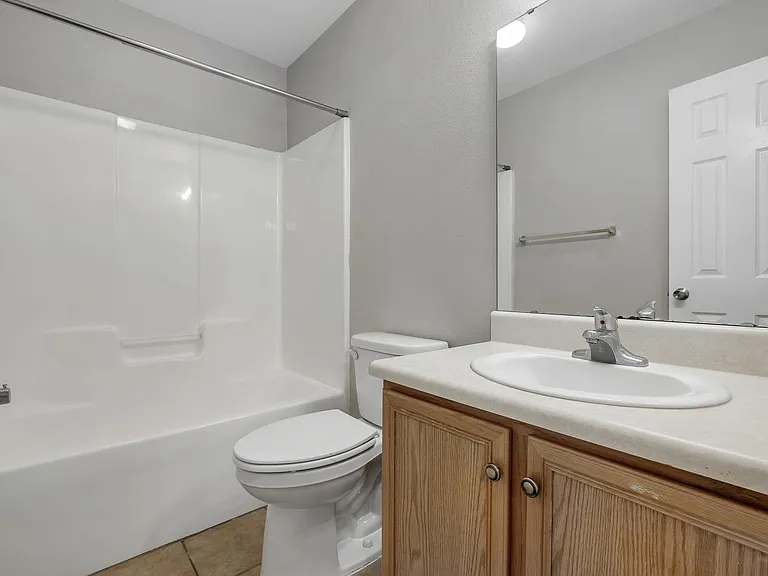 2738 W Tharpe St #404 — Photo 22