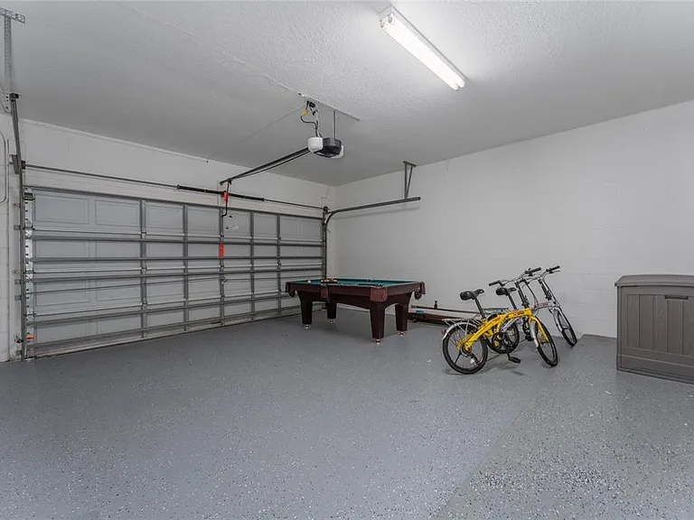 1031 Solana Cir — Photo 38