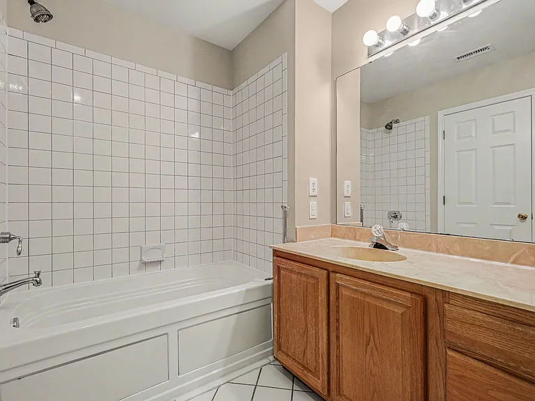 841 W 4th St — Photo 10