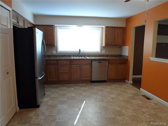 2nd image of 27165 Pierce Ave