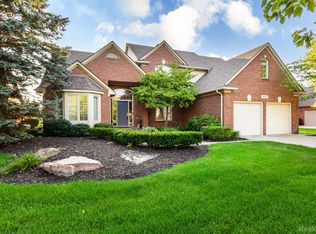 49391 Briar Pointe Dr, Macomb, MI 48044