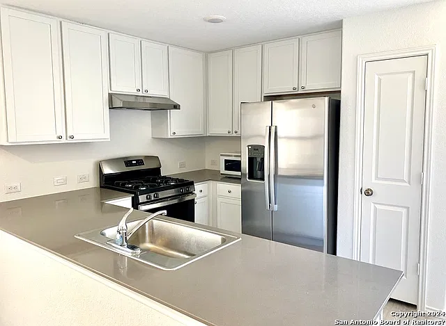 3 bed, 2.0 bath, 1230 sqft, $1,450 — Photo 2