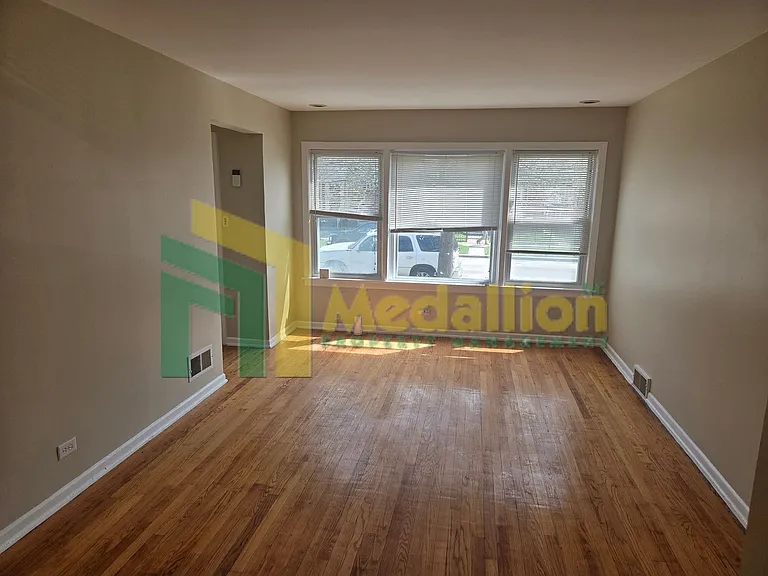 11004 S Eberhart Ave — Photo 9