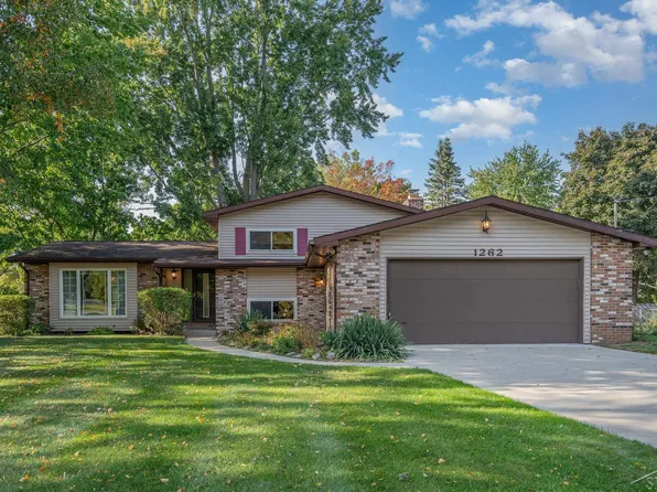 1262 River Forest Dr, Saginaw, MI 48638