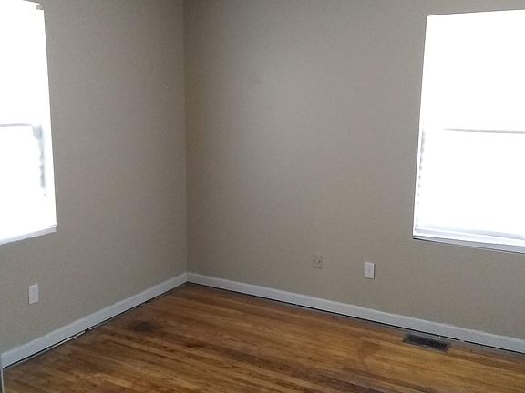 3rd image of 2044 Saxton Ave