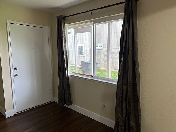 3rd image of 1954 Country Club Ct APT A