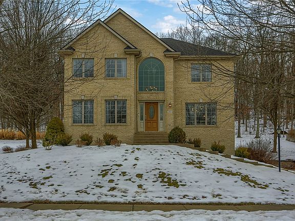 2nd image of 365 Steeplechase Dr