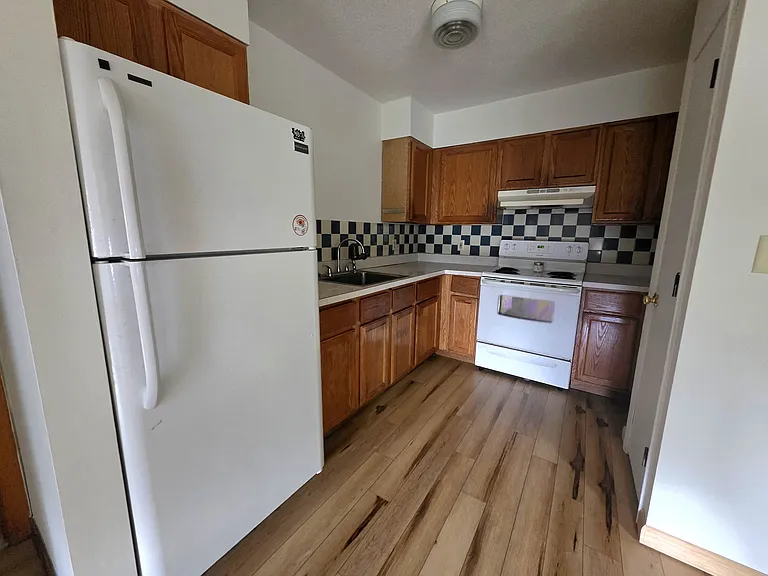226 W High St #B — Photo 6