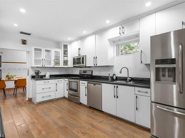 8220 Hawthorne Ave — Photo 14