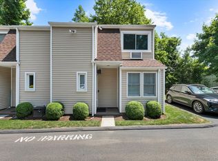 30 De Bera Ln APT 9, Stamford, CT 06902
