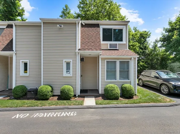 30 De Bera Lane #9, Stamford, CT 06902