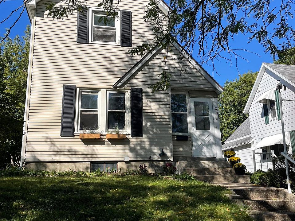 1st image of 911 Baraga St NE
