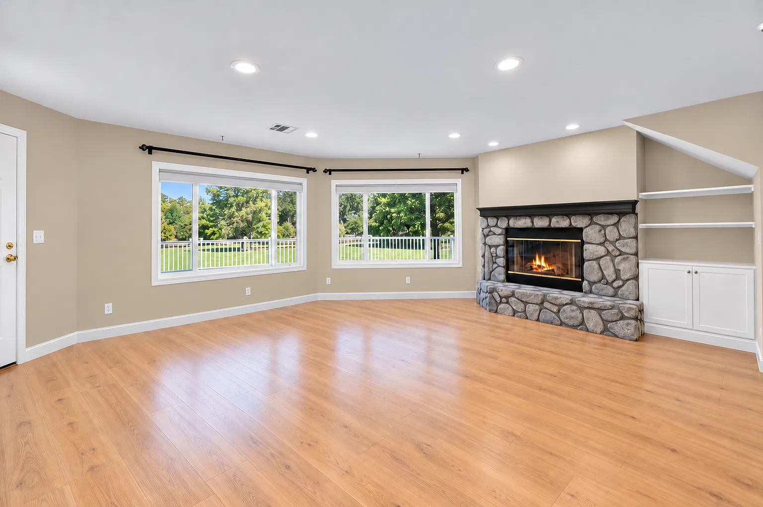 2 bed, 2.5 bath, 1470 sqft, $4,195 — Photo 3