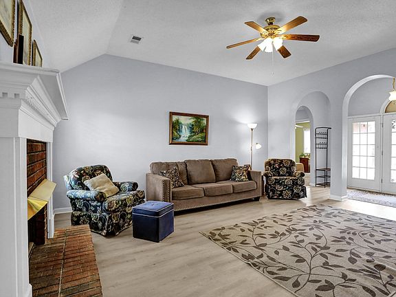 5th image of 6590 Laurel Bluff Ct E