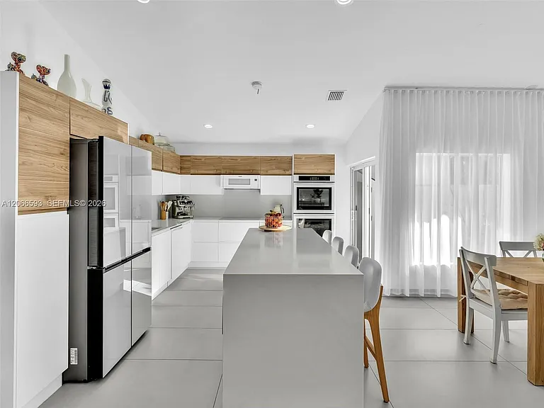4807 SW 34th Ave — Photo 4