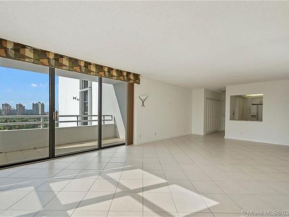 4th image of 20355 NE 34th Ct APT 1423
