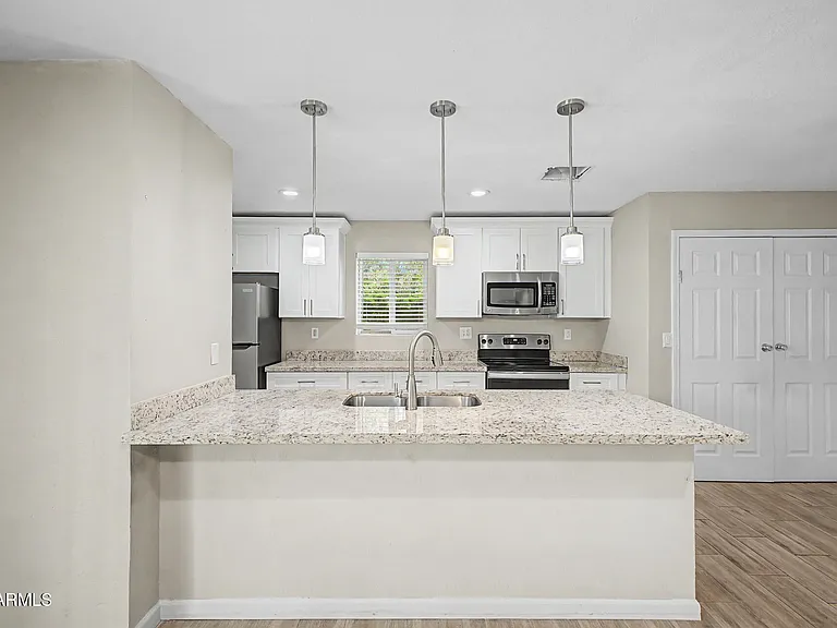 950 E Lilac Dr — Photo 11