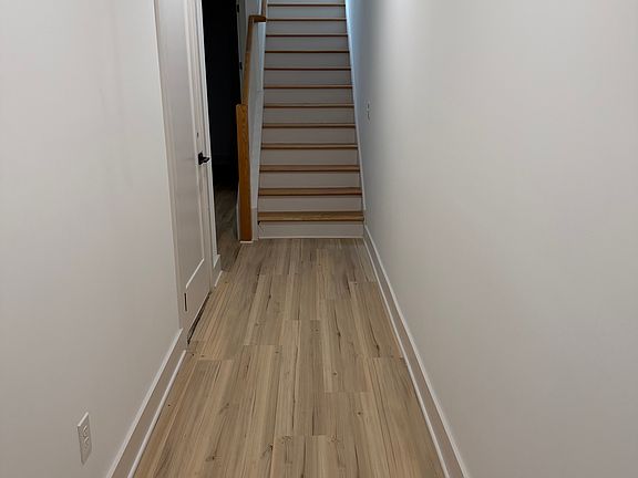 4th image of 105 Hart Ln #E