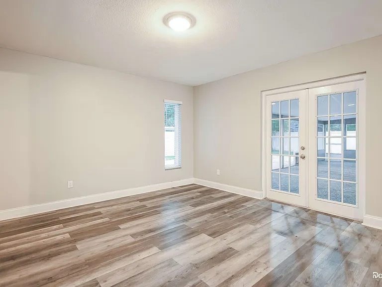 202 Minnesota Woods Ln — Photo 6
