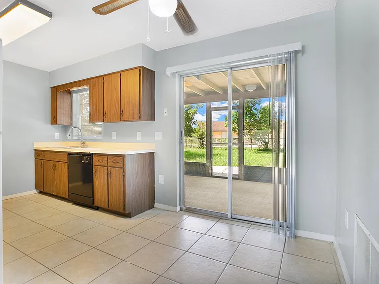 405 Long Dr — Photo 6